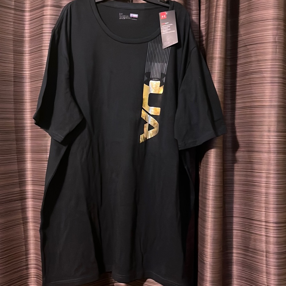 Under Armour tshirt